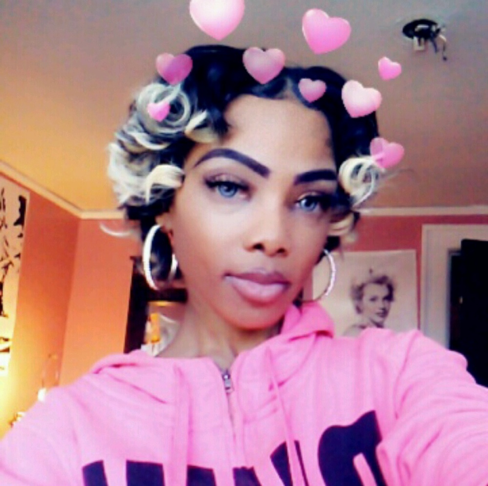 Meet your Posher, Bee